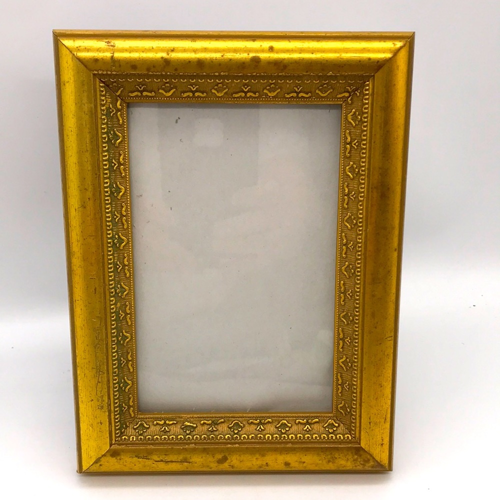 Vintage Carved/Molded Ornate Shades of Gold Foil/Flecks Easel/Hanging Frame